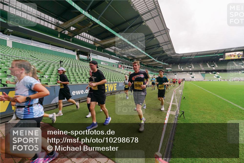 13.09.2026 - 21. swb-Marathon Bremen Michael Burmester http://msf.ph/oto/10298678 13.09.2026 10:33:55 Laufen im Stadion 10018, 10067, 10078, 10147, 10166, 10177, 10184, 10203, 10211, 10226, 10236, 10240, 10249, 10254, 10297, 10300, 10355, 10356, 10367, 10368, 10369, 10372, 10374, 10379, 10383, 10394, 10408, 10415, 10423, 10428, 10460, 10486, 10494, 10530, 10550, 10578, 10604, 10639, 10668, 10669, 10670, 10673, 10675, 10687, 10691, 10699, 10700, 10728, 10745, 10749, 10750, 10771, 10772, 10787, 10788, 10794, 10798, 10828, 10857, 10914, 11126, 11162, 11343, 11803, 11965 meine-sportfotos.de