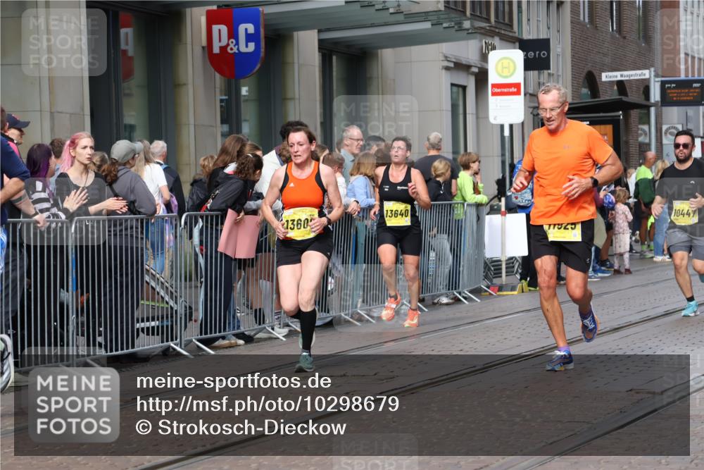 13.09.2026 - 21. swb-Marathon Bremen Strokosch-Dieckow http://msf.ph/oto/10298679 13.09.2026 10:46:03 Ziel 10228, 10447, 10897, 10992, 11110, 11287, 11356, 11706, 11925, 11926, 13609, 13640, 10436, 10464, 10987, 10992, 11015, 11279, 11762, 11956, 12033, 12069, 12556, 12557, 13529, 13595, 13612 meine-sportfotos.de