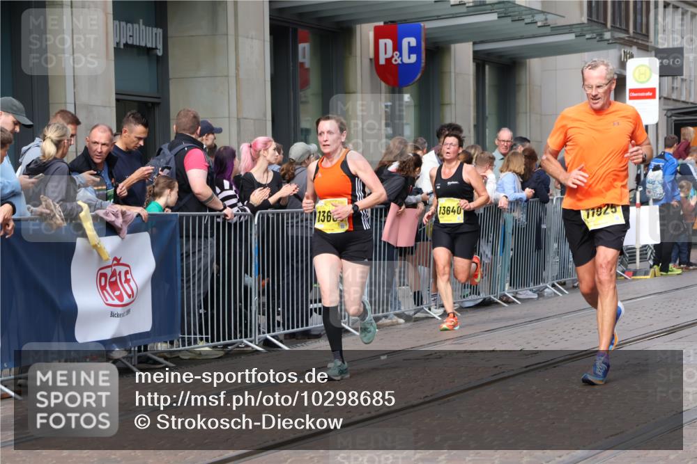 13.09.2026 - 21. swb-Marathon Bremen Strokosch-Dieckow http://msf.ph/oto/10298685 13.09.2026 10:46:04 Ziel 10228, 10447, 10897, 11110, 11287, 11356, 11706, 11925, 11926, 12035, 13511, 13609, 13640, 10436, 10447, 10987, 10992, 11015, 11279, 11762, 11956, 12033, 12069, 12556, 12557, 13529, 13595, 13612 meine-sportfotos.de