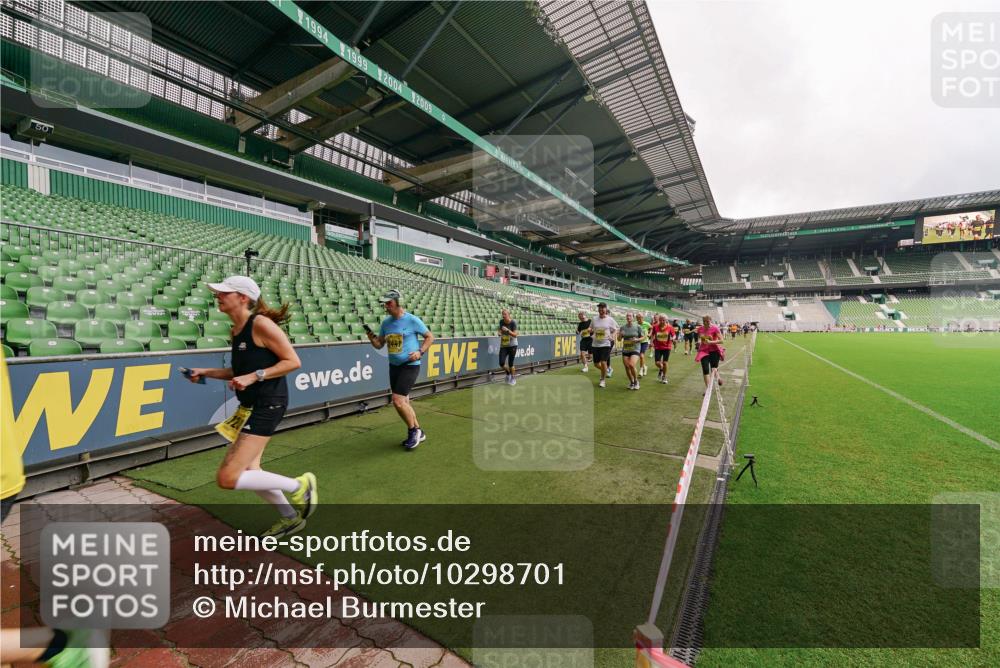 13.09.2026 - 21. swb-Marathon Bremen Michael Burmester http://msf.ph/oto/10298701 13.09.2026 10:34:00 Laufen im Stadion 10018, 10067, 10078, 10147, 10166, 10177, 10184, 10203, 10211, 10236, 10240, 10254, 10297, 10300, 10355, 10356, 10367, 10368, 10369, 10372, 10374, 10379, 10383, 10394, 10408, 10415, 10423, 10428, 10460, 10485, 10486, 10494, 10530, 10550, 10578, 10604, 10639, 10668, 10669, 10673, 10675, 10687, 10691, 10699, 10700, 10728, 10745, 10749, 10750, 10771, 10772, 10787, 10788, 10794, 10798, 10828, 10857, 10914, 10928, 11126, 11162, 11343, 11803, 11965 meine-sportfotos.de