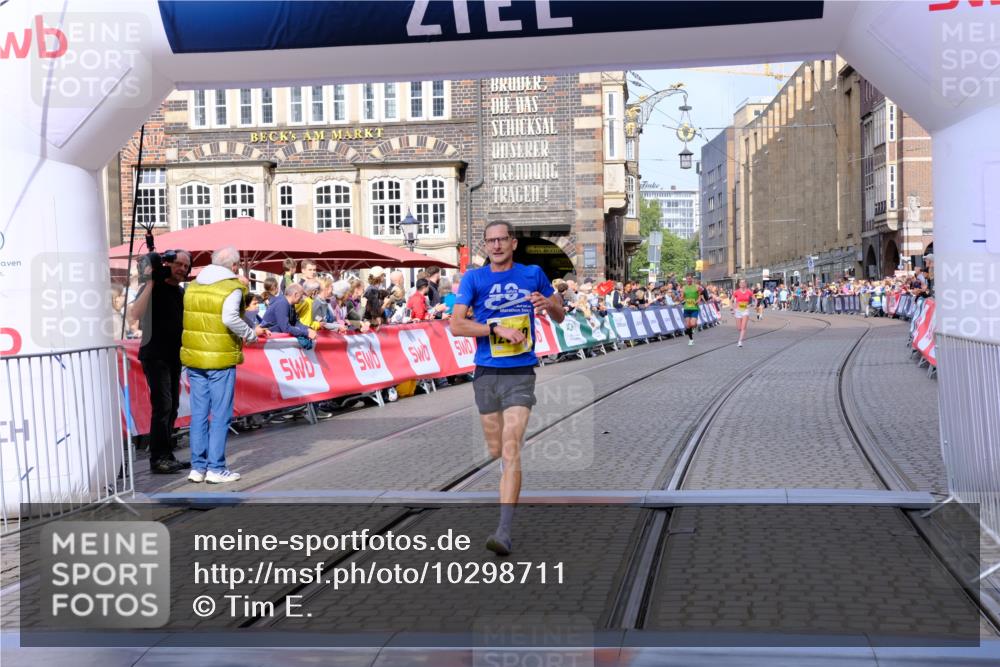 13.09.2026 - 21. swb-Marathon Bremen Tim E. http://msf.ph/oto/10298711 13.09.2026 10:37:15 Ziel 11654, 11738, 12520, 13568, 13606 meine-sportfotos.de