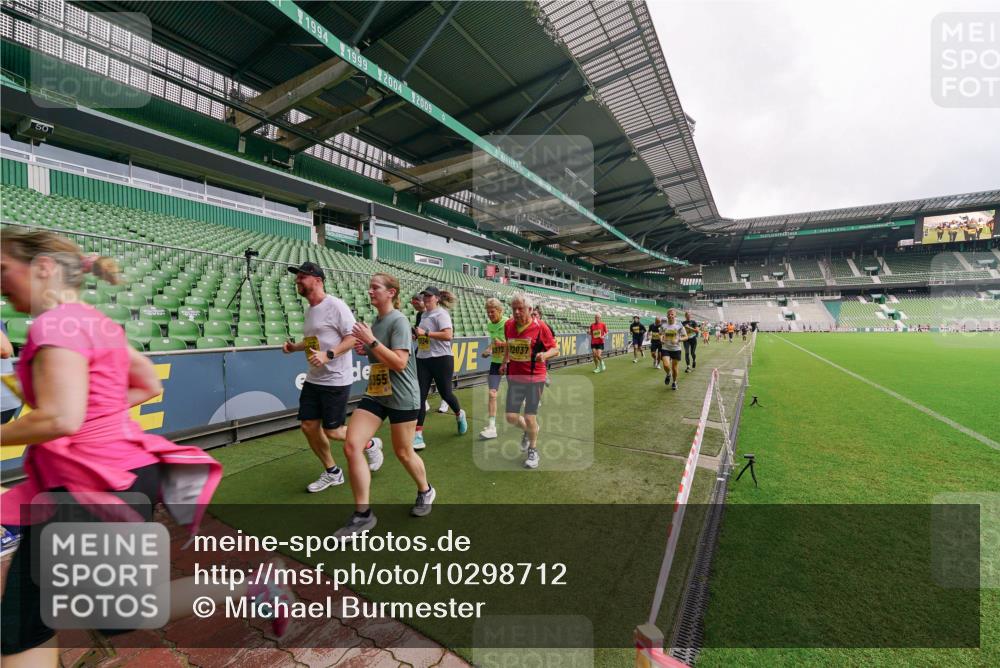 13.09.2026 - 21. swb-Marathon Bremen Michael Burmester http://msf.ph/oto/10298712 13.09.2026 10:34:02 Laufen im Stadion 10018, 10067, 10078, 10147, 10166, 10177, 10184, 10203, 10211, 10236, 10240, 10254, 10297, 10300, 10355, 10356, 10367, 10368, 10369, 10372, 10374, 10379, 10383, 10394, 10408, 10415, 10423, 10428, 10460, 10485, 10494, 10530, 10550, 10559, 10578, 10604, 10639, 10668, 10669, 10673, 10675, 10687, 10691, 10699, 10700, 10728, 10745, 10749, 10750, 10772, 10787, 10788, 10794, 10798, 10828, 10857, 10914, 10928, 11126, 11162, 11343, 11803, 11965, 10146, 10222 meine-sportfotos.de