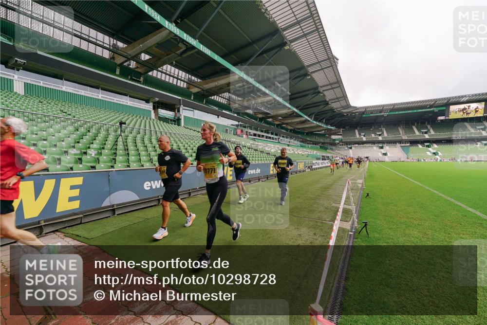 13.09.2026 - 21. swb-Marathon Bremen Michael Burmester http://msf.ph/oto/10298728 13.09.2026 10:34:06 Laufen im Stadion 10018, 10067, 10078, 10147, 10166, 10177, 10184, 10203, 10211, 10236, 10240, 10254, 10297, 10300, 10355, 10356, 10367, 10368, 10369, 10372, 10374, 10379, 10383, 10394, 10408, 10415, 10423, 10428, 10460, 10485, 10494, 10530, 10550, 10559, 10578, 10604, 10639, 10668, 10669, 10673, 10677, 10687, 10691, 10699, 10700, 10728, 10745, 10749, 10750, 10772, 10787, 10788, 10794, 10798, 10828, 10857, 10914, 10928, 11126, 11162, 11343, 11803, 11965, 10146, 10222 meine-sportfotos.de