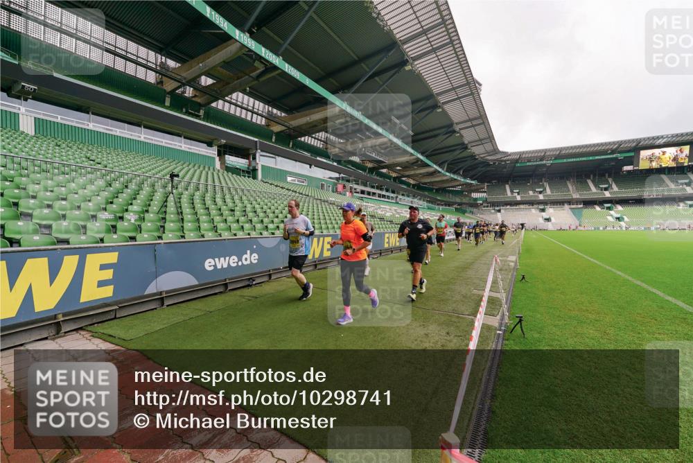 13.09.2026 - 21. swb-Marathon Bremen Michael Burmester http://msf.ph/oto/10298741 13.09.2026 10:34:16 Laufen im Stadion 10018, 10067, 10078, 10147, 10157, 10166, 10177, 10184, 10185, 10211, 10236, 10240, 10254, 10297, 10300, 10355, 10356, 10367, 10368, 10369, 10374, 10379, 10383, 10394, 10408, 10415, 10423, 10428, 10460, 10485, 10494, 10530, 10559, 10578, 10604, 10639, 10668, 10669, 10673, 10677, 10687, 10691, 10699, 10700, 10728, 10745, 10749, 10750, 10772, 10787, 10788, 10794, 10828, 10857, 10914, 10928, 11126, 11162, 11343, 11803, 11965, 10146, 10222 meine-sportfotos.de