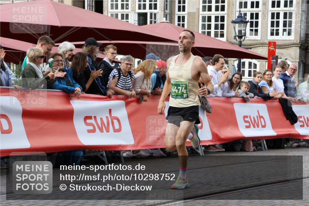 13.09.2026 - 21. swb-Marathon Bremen Strokosch-Dieckow http://msf.ph/oto/10298752 13.09.2026 12:44:56 Ziel 289, 322, 814, 1187, 1544, 1840, 8285 meine-sportfotos.de