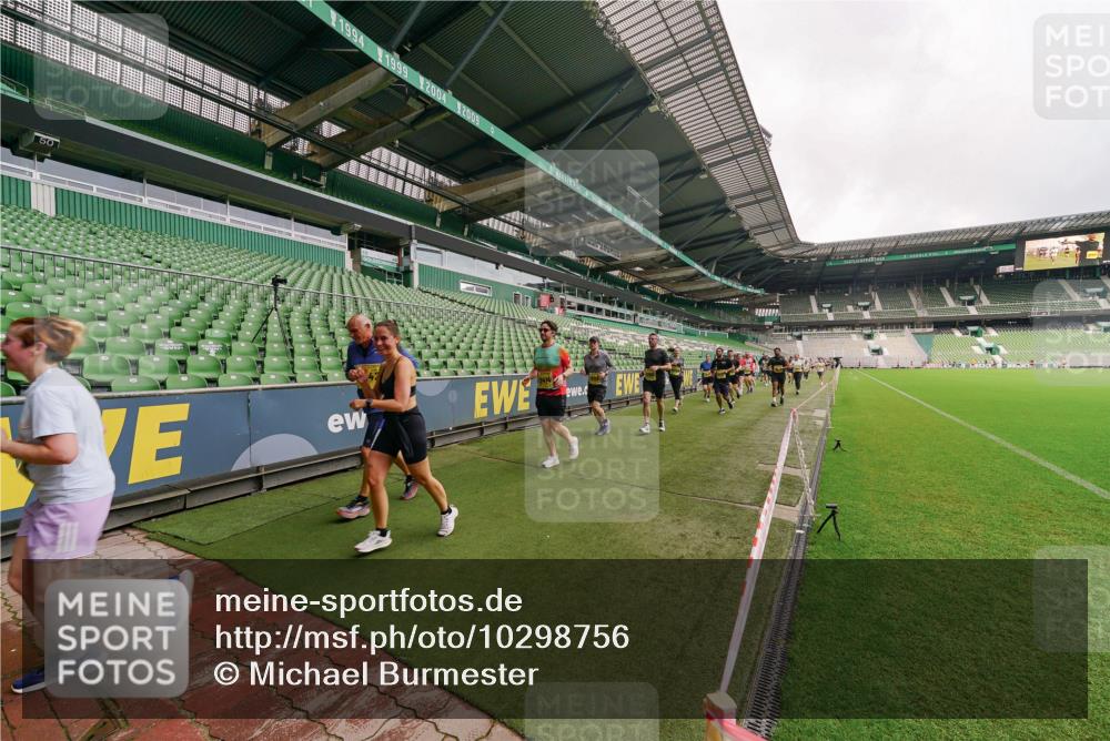 13.09.2026 - 21. swb-Marathon Bremen Michael Burmester http://msf.ph/oto/10298756 13.09.2026 10:34:19 Laufen im Stadion 10018, 10067, 10078, 10093, 10147, 10157, 10166, 10177, 10184, 10185, 10211, 10236, 10240, 10254, 10297, 10300, 10355, 10356, 10367, 10368, 10369, 10374, 10379, 10383, 10394, 10408, 10415, 10423, 10428, 10460, 10485, 10494, 10530, 10559, 10578, 10604, 10639, 10668, 10669, 10673, 10677, 10687, 10691, 10699, 10700, 10728, 10745, 10749, 10750, 10772, 10787, 10788, 10794, 10828, 10857, 10914, 10928, 11126, 11162, 11343, 11803, 11965, 10146, 10222 meine-sportfotos.de