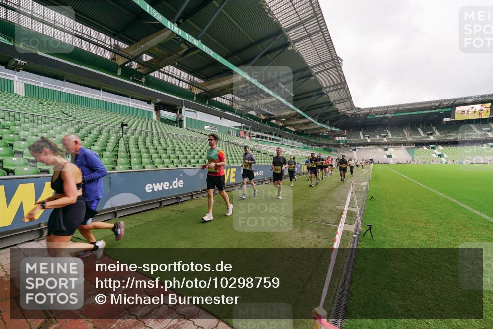 13.09.2026 - 21. swb-Marathon Bremen Michael Burmester http://msf.ph/oto/10298759 13.09.2026 10:34:19 Laufen im Stadion 10018, 10067, 10078, 10093, 10147, 10157, 10166, 10177, 10184, 10185, 10211, 10236, 10240, 10254, 10297, 10300, 10355, 10356, 10367, 10368, 10369, 10374, 10379, 10383, 10394, 10408, 10415, 10423, 10428, 10460, 10485, 10494, 10530, 10559, 10578, 10604, 10639, 10668, 10669, 10673, 10677, 10687, 10691, 10699, 10700, 10728, 10745, 10749, 10750, 10772, 10787, 10788, 10794, 10828, 10857, 10914, 10928, 11126, 11162, 11343, 11803, 11965, 10146, 10222 meine-sportfotos.de