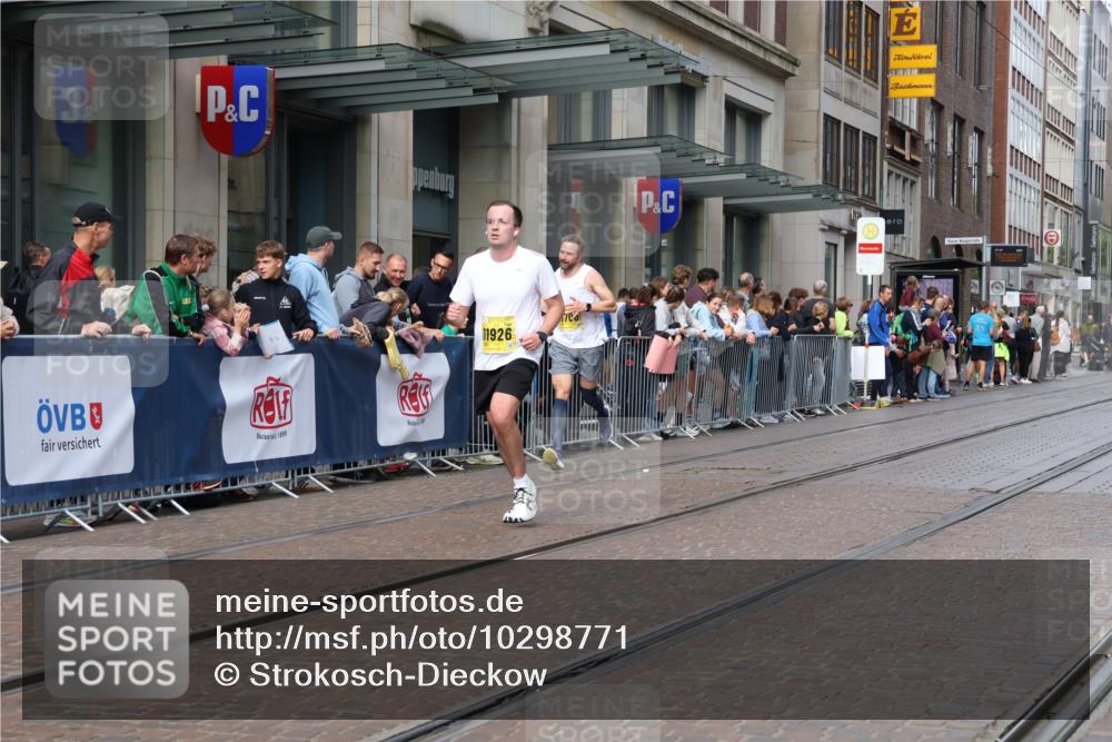 13.09.2026 - 21. swb-Marathon Bremen Strokosch-Dieckow http://msf.ph/oto/10298771 13.09.2026 10:46:13 Ziel 10228, 10590, 10897, 11110, 11155, 11287, 11356, 11926, 12035, 13511, 10436, 10447, 10992, 11706, 11925, 11926, 11956, 12556, 12557, 13529, 13609, 13612, 13640 meine-sportfotos.de