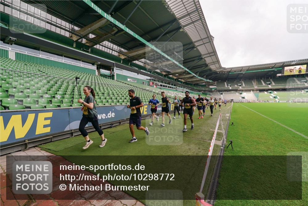 13.09.2026 - 21. swb-Marathon Bremen Michael Burmester http://msf.ph/oto/10298772 13.09.2026 10:34:22 Laufen im Stadion 10018, 10078, 10093, 10147, 10157, 10166, 10177, 10184, 10185, 10211, 10236, 10240, 10254, 10297, 10300, 10355, 10356, 10367, 10368, 10369, 10374, 10383, 10394, 10408, 10415, 10423, 10428, 10460, 10485, 10494, 10528, 10530, 10559, 10578, 10604, 10639, 10668, 10669, 10673, 10677, 10687, 10691, 10699, 10700, 10728, 10745, 10749, 10750, 10772, 10787, 10788, 10794, 10828, 10857, 10914, 10928, 11126, 11162, 11343, 11803, 11965, 10146, 10222 meine-sportfotos.de