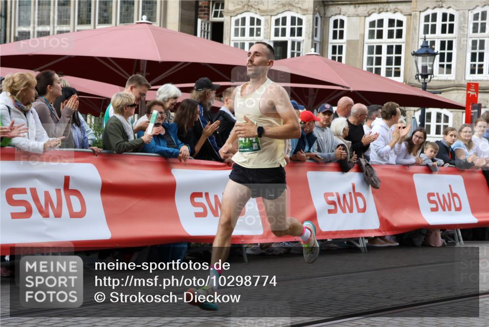 13.09.2026 - 21. swb-Marathon Bremen Strokosch-Dieckow http://msf.ph/oto/10298774 13.09.2026 12:44:56 Ziel 289, 322, 814, 1187, 1544, 1840, 8285 meine-sportfotos.de