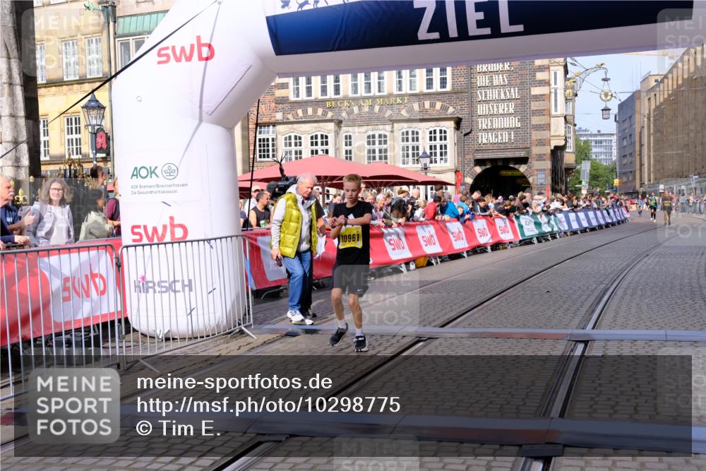 13.09.2026 - 21. swb-Marathon Bremen Tim E. http://msf.ph/oto/10298775 13.09.2026 10:37:29 Ziel 10502, 10961, 11654, 13568 meine-sportfotos.de