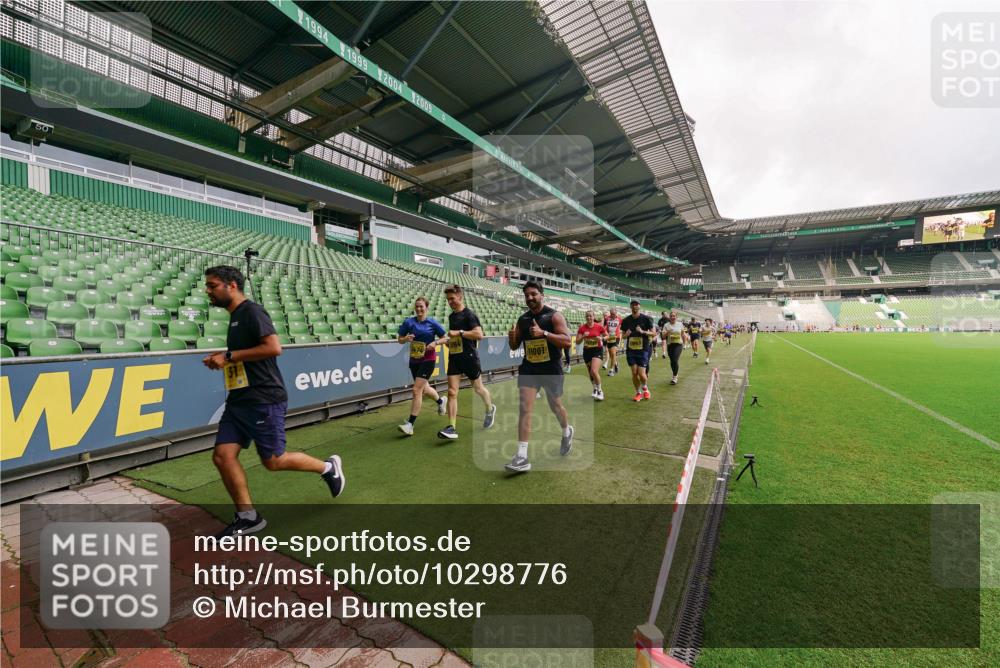 13.09.2026 - 21. swb-Marathon Bremen Michael Burmester http://msf.ph/oto/10298776 13.09.2026 10:34:23 Laufen im Stadion 10018, 10078, 10093, 10147, 10157, 10166, 10177, 10184, 10185, 10211, 10236, 10240, 10254, 10297, 10300, 10355, 10356, 10367, 10368, 10369, 10374, 10383, 10394, 10408, 10415, 10423, 10428, 10460, 10485, 10494, 10528, 10530, 10559, 10578, 10604, 10639, 10668, 10669, 10673, 10677, 10687, 10691, 10699, 10700, 10728, 10745, 10749, 10750, 10772, 10787, 10788, 10794, 10828, 10857, 10914, 10928, 11126, 11162, 11343, 11803, 11965, 10146, 10222 meine-sportfotos.de