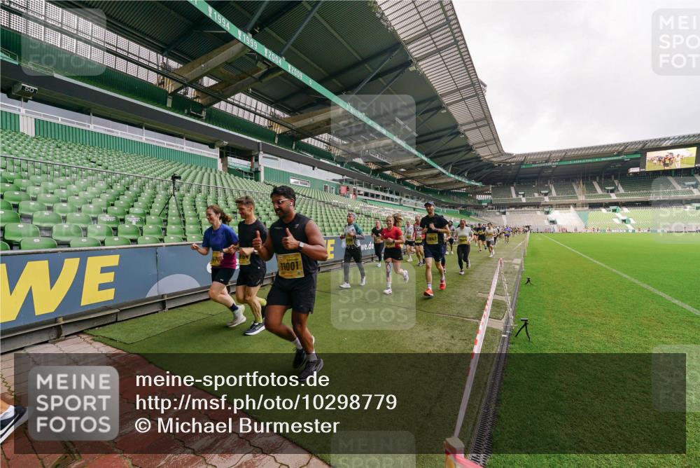 13.09.2026 - 21. swb-Marathon Bremen Michael Burmester http://msf.ph/oto/10298779 13.09.2026 10:34:24 Laufen im Stadion 10018, 10078, 10093, 10147, 10157, 10166, 10177, 10184, 10185, 10211, 10236, 10240, 10254, 10297, 10355, 10356, 10367, 10368, 10369, 10374, 10383, 10394, 10408, 10415, 10423, 10428, 10460, 10485, 10494, 10528, 10530, 10559, 10578, 10604, 10639, 10668, 10669, 10673, 10677, 10687, 10691, 10699, 10700, 10728, 10745, 10749, 10750, 10772, 10787, 10788, 10794, 10828, 10857, 10914, 10928, 11126, 11162, 11343, 11803, 11965, 10146, 10222 meine-sportfotos.de