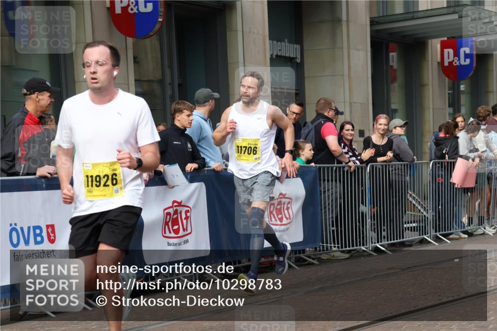 13.09.2026 - 21. swb-Marathon Bremen Strokosch-Dieckow http://msf.ph/oto/10298783 13.09.2026 10:46:14 Ziel 10228, 10590, 10897, 11110, 11155, 11287, 11356, 12035, 13511, 10436, 10447, 10992, 11706, 11925, 11926, 11956, 12556, 12557, 13529, 13609, 13612, 13640 meine-sportfotos.de