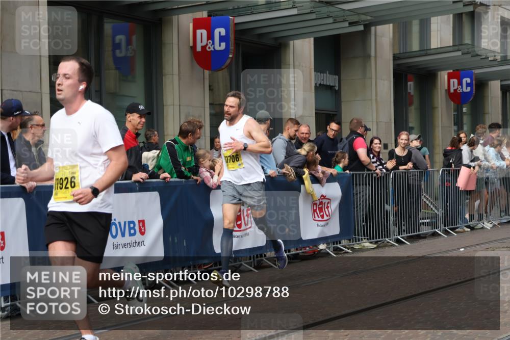 13.09.2026 - 21. swb-Marathon Bremen Strokosch-Dieckow http://msf.ph/oto/10298788 13.09.2026 10:46:14 Ziel 10228, 10590, 10897, 11110, 11155, 11287, 11356, 12035, 13511, 10436, 10447, 10992, 11706, 11925, 11926, 11956, 12556, 12557, 13529, 13609, 13612, 13640 meine-sportfotos.de