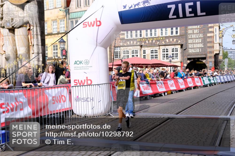 13.09.2026 - 21. swb-Marathon Bremen Tim E. http://msf.ph/oto/10298792 13.09.2026 10:37:30 Ziel 10502, 10961, 11654, 13568 meine-sportfotos.de