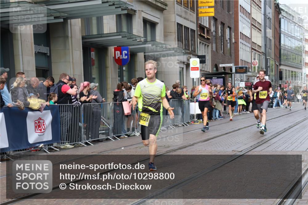 13.09.2026 - 21. swb-Marathon Bremen Strokosch-Dieckow http://msf.ph/oto/10298800 13.09.2026 10:46:21 Ziel 10590, 10897, 11110, 11155, 11287, 11356, 12035, 12375, 13511, 10228, 10447, 10992, 11287, 11706, 11925, 11926, 11956, 13529, 13609, 13612, 13640 meine-sportfotos.de