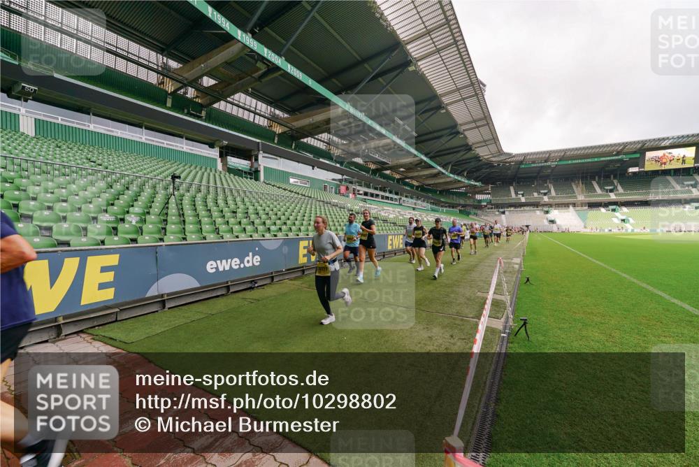 13.09.2026 - 21. swb-Marathon Bremen Michael Burmester http://msf.ph/oto/10298802 13.09.2026 10:34:31 Laufen im Stadion 10018, 10078, 10093, 10144, 10147, 10157, 10177, 10184, 10185, 10211, 10236, 10240, 10254, 10297, 10355, 10356, 10367, 10368, 10369, 10374, 10408, 10415, 10423, 10427, 10428, 10460, 10485, 10494, 10528, 10530, 10559, 10578, 10604, 10639, 10668, 10669, 10673, 10677, 10687, 10691, 10699, 10700, 10715, 10745, 10749, 10750, 10772, 10787, 10788, 10794, 10828, 10857, 10914, 10928, 11126, 11162, 11343, 11803, 11965, 10146, 10222 meine-sportfotos.de