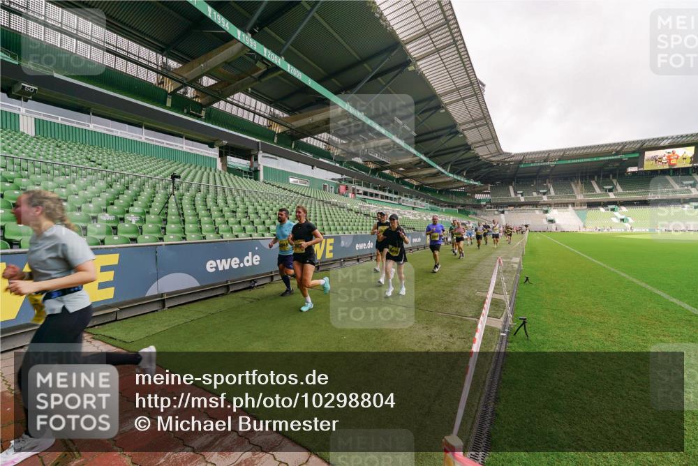 13.09.2026 - 21. swb-Marathon Bremen Michael Burmester http://msf.ph/oto/10298804 13.09.2026 10:34:32 Laufen im Stadion 10018, 10078, 10093, 10144, 10147, 10157, 10177, 10184, 10185, 10211, 10236, 10240, 10254, 10297, 10355, 10356, 10367, 10368, 10369, 10374, 10408, 10415, 10423, 10427, 10428, 10460, 10485, 10528, 10530, 10559, 10578, 10604, 10639, 10668, 10669, 10673, 10677, 10687, 10691, 10699, 10700, 10715, 10745, 10749, 10750, 10772, 10787, 10788, 10828, 10857, 10914, 10928, 11126, 11162, 11343, 11803, 11965, 10146, 10222 meine-sportfotos.de