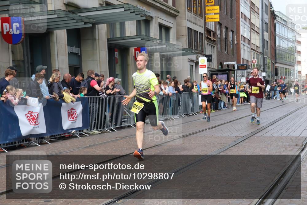 13.09.2026 - 21. swb-Marathon Bremen Strokosch-Dieckow http://msf.ph/oto/10298807 13.09.2026 10:46:22 Ziel 10445, 10590, 10897, 11110, 11155, 11356, 12035, 12364, 12375, 13511, 10228, 10447, 10992, 11287, 11706, 11925, 11926, 11956, 13529, 13609, 13612, 13640 meine-sportfotos.de