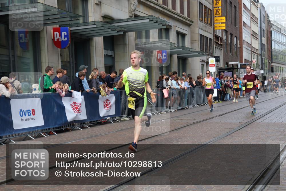 13.09.2026 - 21. swb-Marathon Bremen Strokosch-Dieckow http://msf.ph/oto/10298813 13.09.2026 10:46:22 Ziel 10445, 10590, 10897, 11110, 11155, 11356, 12035, 12364, 12375, 13511, 10228, 10447, 10992, 11287, 11706, 11925, 11926, 11956, 13529, 13609, 13612, 13640 meine-sportfotos.de