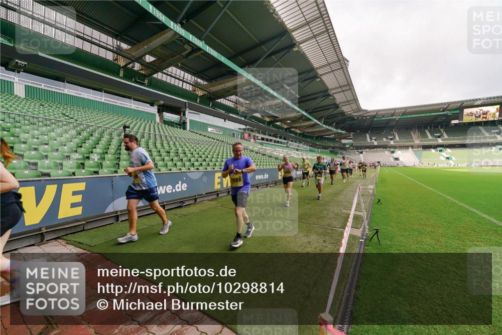 13.09.2026 - 21. swb-Marathon Bremen Michael Burmester http://msf.ph/oto/10298814 13.09.2026 10:34:34 Laufen im Stadion 10018, 10078, 10093, 10144, 10147, 10157, 10177, 10184, 10185, 10211, 10236, 10240, 10254, 10297, 10355, 10356, 10367, 10368, 10369, 10377, 10408, 10415, 10423, 10427, 10428, 10460, 10485, 10528, 10530, 10559, 10578, 10604, 10639, 10668, 10669, 10673, 10677, 10687, 10691, 10699, 10700, 10715, 10745, 10749, 10750, 10772, 10787, 10788, 10828, 10857, 10914, 10928, 11126, 11162, 11343, 11803, 11965, 10146, 10222 meine-sportfotos.de