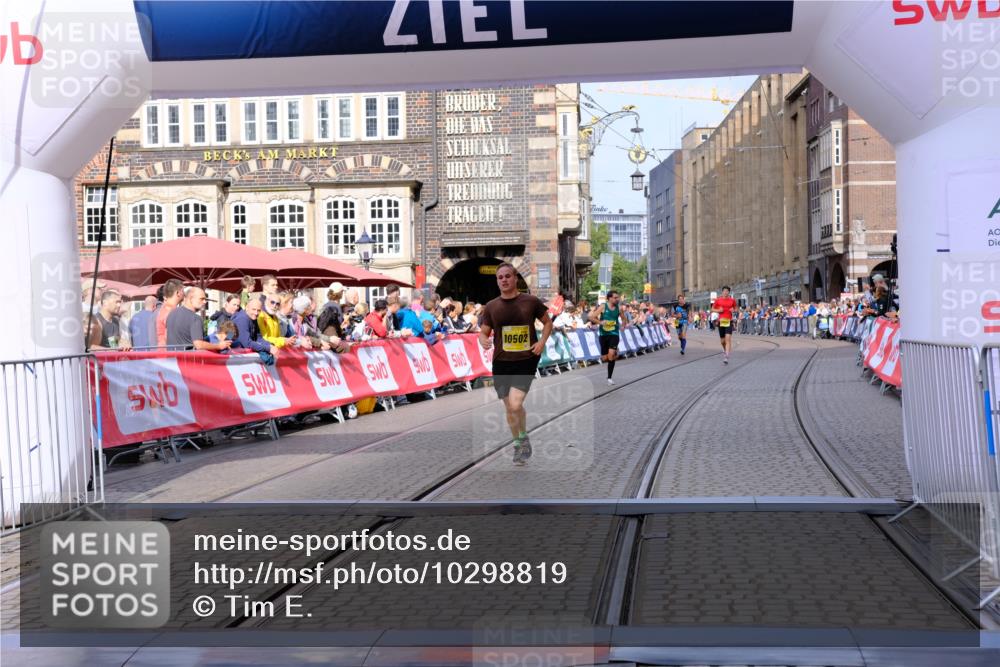 13.09.2026 - 21. swb-Marathon Bremen Tim E. http://msf.ph/oto/10298819 13.09.2026 10:37:36 Ziel 10502, 10961, 11619, 11854, 13608 meine-sportfotos.de
