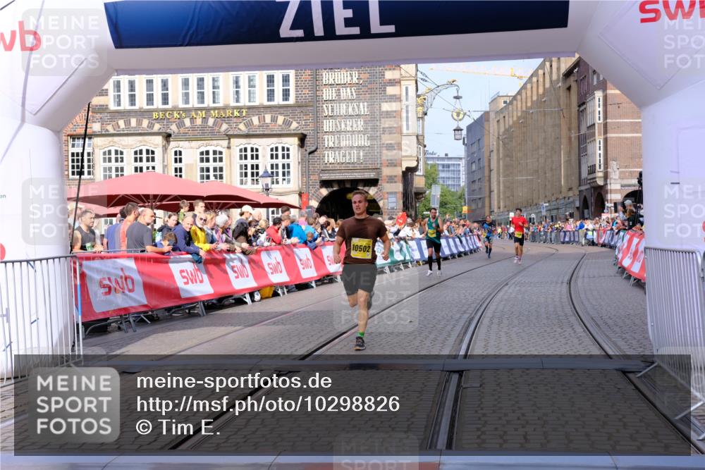 13.09.2026 - 21. swb-Marathon Bremen Tim E. http://msf.ph/oto/10298826 13.09.2026 10:37:36 Ziel 10502, 10961, 11619, 11854, 13608 meine-sportfotos.de