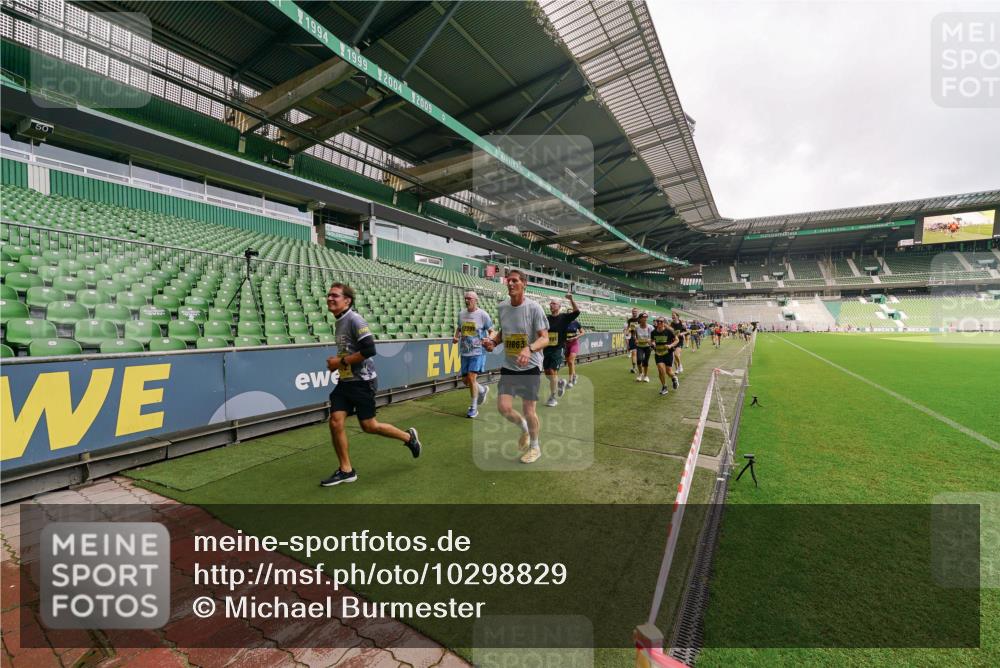 13.09.2026 - 21. swb-Marathon Bremen Michael Burmester http://msf.ph/oto/10298829 13.09.2026 10:34:39 Laufen im Stadion 10018, 10093, 10144, 10147, 10157, 10173, 10175, 10177, 10184, 10185, 10211, 10236, 10240, 10245, 10254, 10297, 10355, 10356, 10367, 10368, 10369, 10377, 10408, 10415, 10423, 10427, 10428, 10460, 10485, 10492, 10528, 10530, 10559, 10578, 10604, 10639, 10668, 10669, 10673, 10677, 10687, 10691, 10699, 10700, 10715, 10749, 10750, 10772, 10787, 10788, 10828, 10857, 10914, 10928, 11126, 11162, 11343, 11803, 11965, 10146, 10222 meine-sportfotos.de