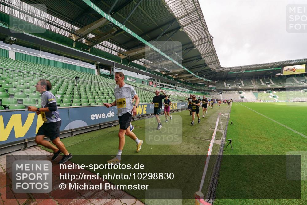 13.09.2026 - 21. swb-Marathon Bremen Michael Burmester http://msf.ph/oto/10298830 13.09.2026 10:34:39 Laufen im Stadion 10018, 10093, 10144, 10147, 10157, 10173, 10175, 10177, 10184, 10185, 10211, 10236, 10240, 10245, 10254, 10297, 10355, 10356, 10367, 10368, 10369, 10377, 10408, 10415, 10423, 10427, 10428, 10460, 10485, 10492, 10528, 10530, 10559, 10578, 10604, 10639, 10668, 10669, 10673, 10677, 10687, 10691, 10699, 10700, 10715, 10749, 10750, 10772, 10787, 10788, 10828, 10857, 10914, 10928, 11126, 11162, 11343, 11803, 11965, 10146, 10222 meine-sportfotos.de