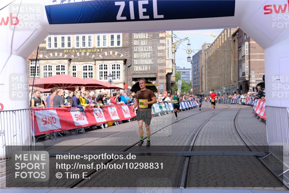 13.09.2026 - 21. swb-Marathon Bremen Tim E. http://msf.ph/oto/10298831 13.09.2026 10:37:36 Ziel 10502, 10961, 11619, 11854, 13608 meine-sportfotos.de