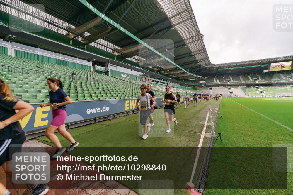13.09.2026 - 21. swb-Marathon Bremen Michael Burmester http://msf.ph/oto/10298840 13.09.2026 10:34:42 Laufen im Stadion 10018, 10093, 10144, 10147, 10157, 10173, 10175, 10177, 10184, 10185, 10236, 10240, 10245, 10254, 10297, 10355, 10356, 10367, 10368, 10369, 10377, 10408, 10415, 10423, 10427, 10428, 10460, 10485, 10492, 10528, 10530, 10559, 10578, 10604, 10639, 10668, 10669, 10673, 10677, 10687, 10691, 10699, 10700, 10715, 10749, 10750, 10772, 10787, 10788, 10828, 10857, 10914, 10928, 11126, 11162, 11343, 11803, 11965, 10146, 10222 meine-sportfotos.de
