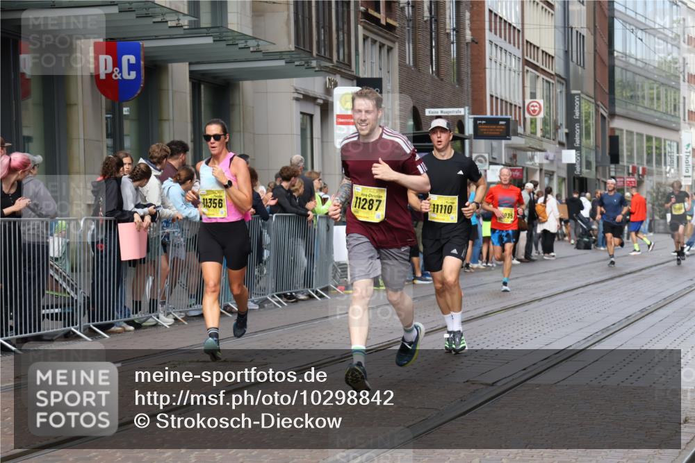 13.09.2026 - 21. swb-Marathon Bremen Strokosch-Dieckow http://msf.ph/oto/10298842 13.09.2026 10:46:23 Ziel 10445, 10590, 10897, 11110, 11155, 11356, 12035, 12364, 12375, 13511, 10228, 10447, 10992, 11287, 11706, 11925, 11926, 13529, 13609, 13640 meine-sportfotos.de