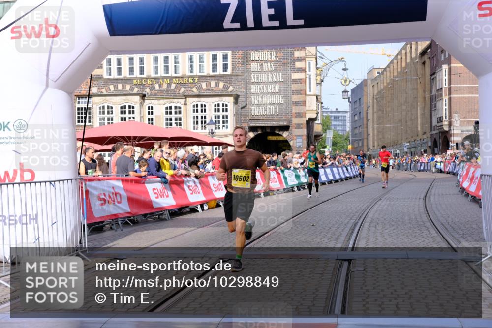 13.09.2026 - 21. swb-Marathon Bremen Tim E. http://msf.ph/oto/10298849 13.09.2026 10:37:37 Ziel 10502, 10961, 11619, 11854, 13608 meine-sportfotos.de
