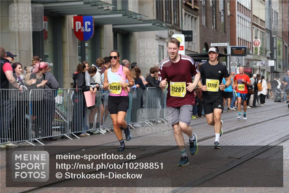 13.09.2026 - 21. swb-Marathon Bremen Strokosch-Dieckow http://msf.ph/oto/10298851 13.09.2026 10:46:23 Ziel 10445, 10590, 10897, 11110, 11155, 11356, 12035, 12364, 12375, 13511, 10228, 10447, 10992, 11287, 11706, 11925, 11926, 13529, 13609, 13640 meine-sportfotos.de