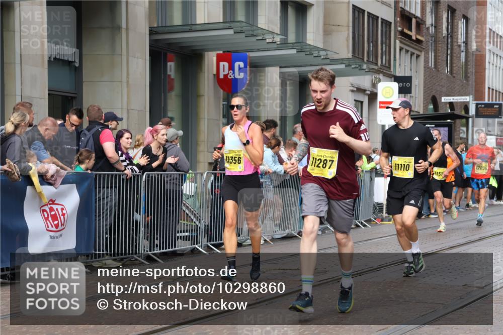 13.09.2026 - 21. swb-Marathon Bremen Strokosch-Dieckow http://msf.ph/oto/10298860 13.09.2026 10:46:24 Ziel 10445, 10504, 10590, 10897, 11110, 11155, 11356, 11661, 12035, 12364, 12375, 13511, 10228, 10447, 10992, 11287, 11356, 11706, 11925, 11926, 13529, 13609, 13640 meine-sportfotos.de