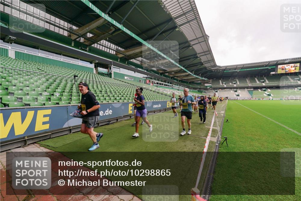 13.09.2026 - 21. swb-Marathon Bremen Michael Burmester http://msf.ph/oto/10298865 13.09.2026 10:34:52 Laufen im Stadion 10018, 10093, 10144, 10147, 10157, 10173, 10175, 10177, 10181, 10185, 10236, 10240, 10245, 10254, 10297, 10309, 10355, 10356, 10367, 10368, 10369, 10377, 10415, 10423, 10427, 10428, 10460, 10485, 10492, 10528, 10559, 10578, 10604, 10636, 10639, 10668, 10669, 10677, 10687, 10691, 10699, 10700, 10715, 10772, 10787, 10788, 10828, 10857, 10914, 10928, 11126, 11162, 11343, 11803, 11965, 10146, 10222 meine-sportfotos.de