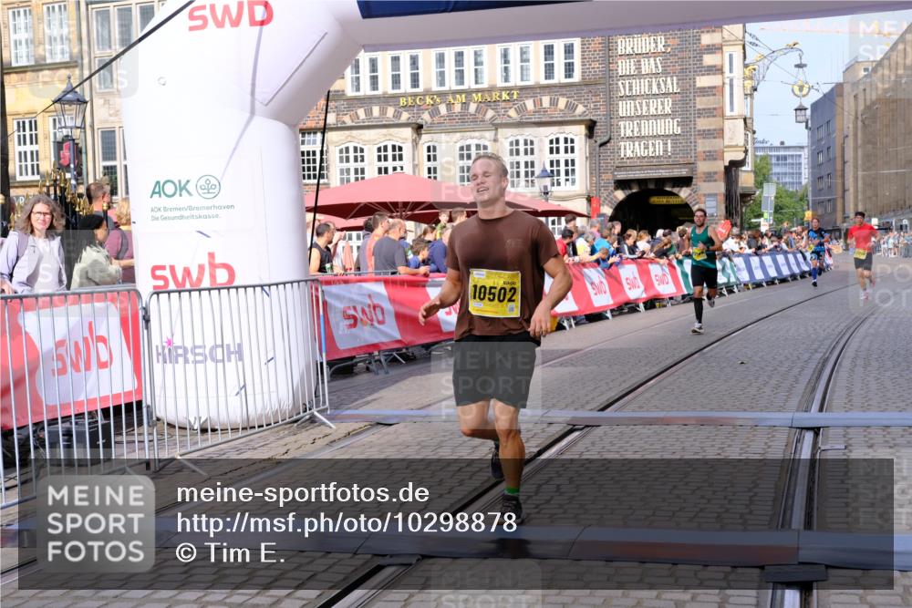 13.09.2026 - 21. swb-Marathon Bremen Tim E. http://msf.ph/oto/10298878 13.09.2026 10:37:38 Ziel 10502, 10961, 11619, 11854, 13608 meine-sportfotos.de