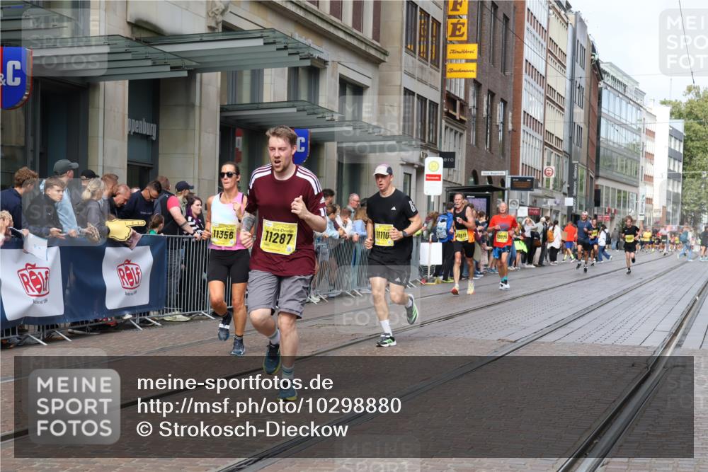 13.09.2026 - 21. swb-Marathon Bremen Strokosch-Dieckow http://msf.ph/oto/10298880 13.09.2026 10:46:24 Ziel 10445, 10504, 10590, 10897, 11110, 11155, 11356, 11661, 12035, 12364, 12375, 13511, 10228, 10447, 10992, 11287, 11356, 11706, 11925, 11926, 13529, 13609, 13640 meine-sportfotos.de