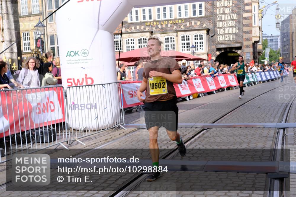 13.09.2026 - 21. swb-Marathon Bremen Tim E. http://msf.ph/oto/10298884 13.09.2026 10:37:38 Ziel 10502, 10961, 11619, 11854, 13608 meine-sportfotos.de