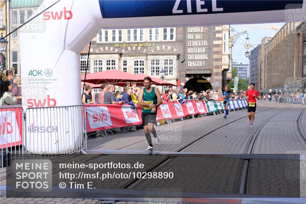 13.09.2026 - 21. swb-Marathon Bremen Tim E. http://msf.ph/oto/10298890 13.09.2026 10:37:40 Ziel 10502, 10961, 11619, 11854, 13608 meine-sportfotos.de