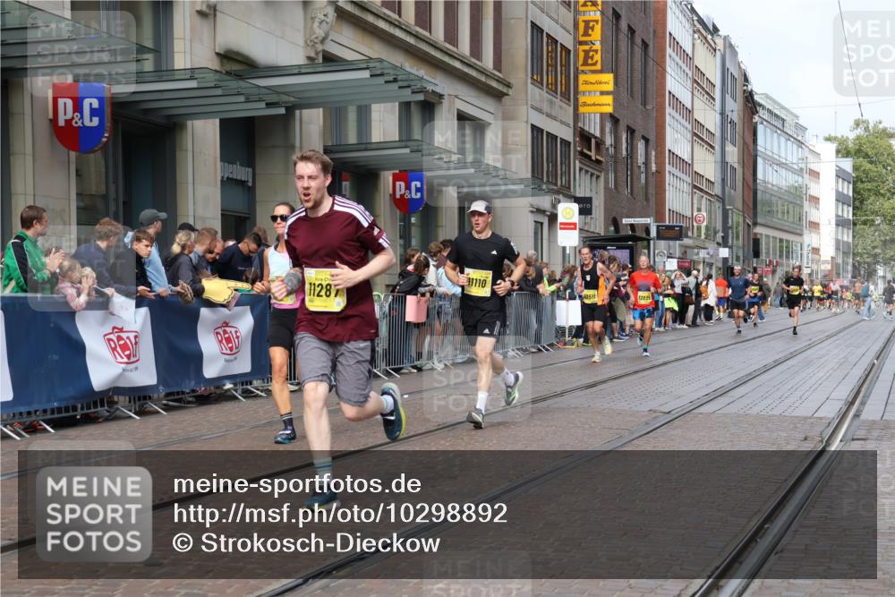 13.09.2026 - 21. swb-Marathon Bremen Strokosch-Dieckow http://msf.ph/oto/10298892 13.09.2026 10:46:25 Ziel 10445, 10504, 10590, 10897, 11110, 11155, 11661, 12035, 12364, 12375, 13511, 10228, 10447, 10992, 11287, 11356, 11706, 11925, 11926, 13609, 13640 meine-sportfotos.de
