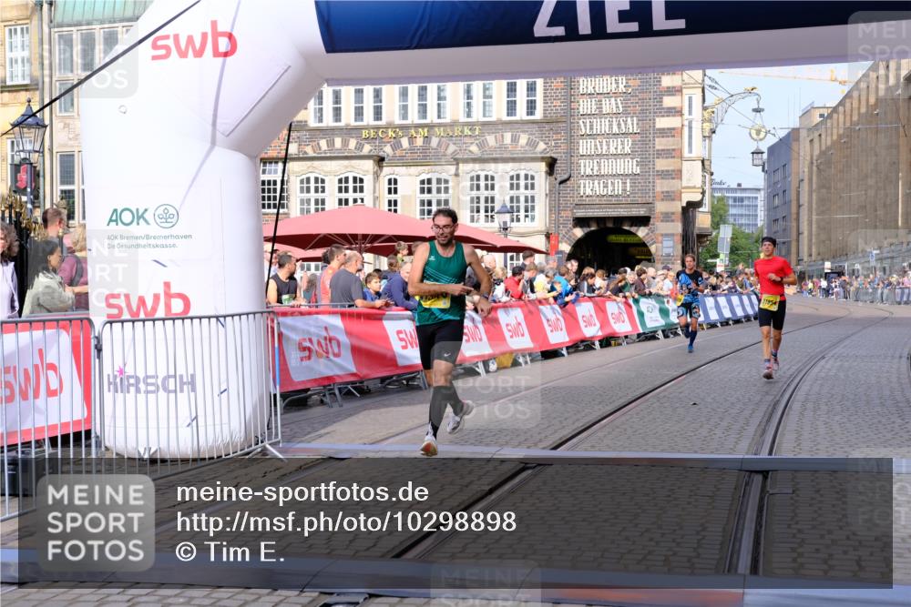 13.09.2026 - 21. swb-Marathon Bremen Tim E. http://msf.ph/oto/10298898 13.09.2026 10:37:40 Ziel 10502, 10961, 11619, 11854, 13608 meine-sportfotos.de