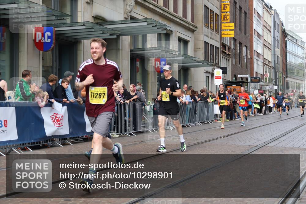 13.09.2026 - 21. swb-Marathon Bremen Strokosch-Dieckow http://msf.ph/oto/10298901 13.09.2026 10:46:25 Ziel 10445, 10504, 10590, 10897, 11110, 11155, 11661, 12035, 12364, 12375, 13511, 10228, 10447, 10992, 11287, 11356, 11706, 11925, 11926, 13609, 13640 meine-sportfotos.de
