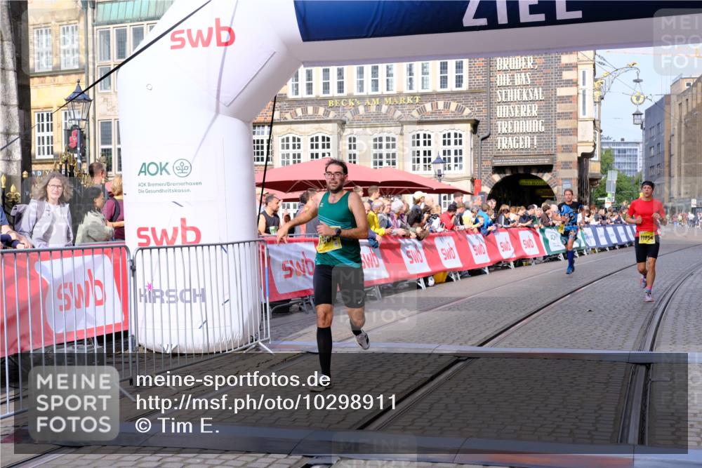 13.09.2026 - 21. swb-Marathon Bremen Tim E. http://msf.ph/oto/10298911 13.09.2026 10:37:41 Ziel 10502, 10961, 11619, 11854, 13608 meine-sportfotos.de
