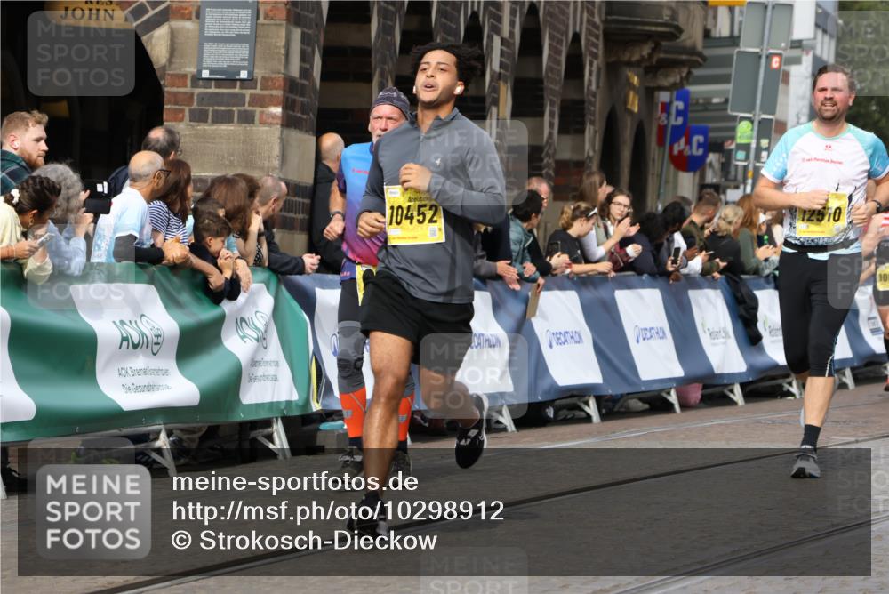 13.09.2026 - 21. swb-Marathon Bremen Strokosch-Dieckow http://msf.ph/oto/10298912 13.09.2026 10:50:09 Ziel 10508, 10593, 10709, 10966, 11005, 11007, 11035, 11183, 12380, 10170, 10923, 11111, 11128, 11178, 11497, 11499, 11680, 12045, 12269, 13562 meine-sportfotos.de