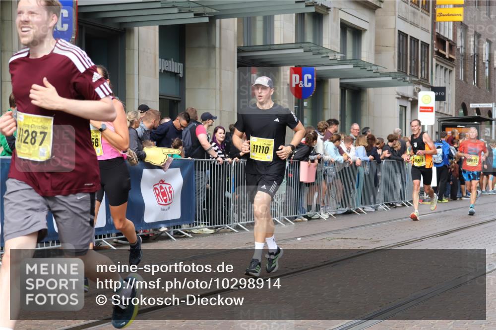 13.09.2026 - 21. swb-Marathon Bremen Strokosch-Dieckow http://msf.ph/oto/10298914 13.09.2026 10:46:25 Ziel 10445, 10504, 10590, 10897, 11110, 11155, 11661, 12035, 12364, 12375, 13511, 10228, 10447, 10992, 11287, 11356, 11706, 11925, 11926, 13609, 13640 meine-sportfotos.de