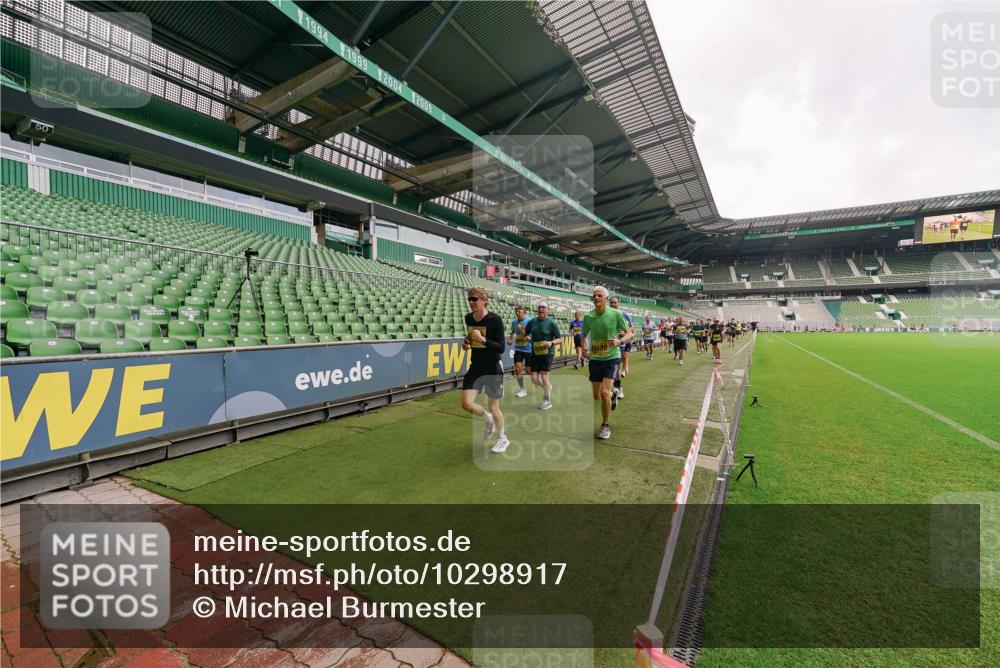 13.09.2026 - 21. swb-Marathon Bremen Michael Burmester http://msf.ph/oto/10298917 13.09.2026 10:35:07 Laufen im Stadion 10018, 10093, 10144, 10147, 10152, 10157, 10173, 10175, 10177, 10181, 10182, 10185, 10195, 10240, 10245, 10254, 10297, 10309, 10355, 10356, 10357, 10367, 10368, 10369, 10377, 10409, 10415, 10427, 10460, 10477, 10485, 10492, 10528, 10559, 10604, 10617, 10636, 10639, 10668, 10669, 10677, 10691, 10699, 10700, 10715, 10772, 10787, 10828, 10857, 10914, 10928, 11126, 11162, 11343, 11803, 11965, 10146, 10222 meine-sportfotos.de