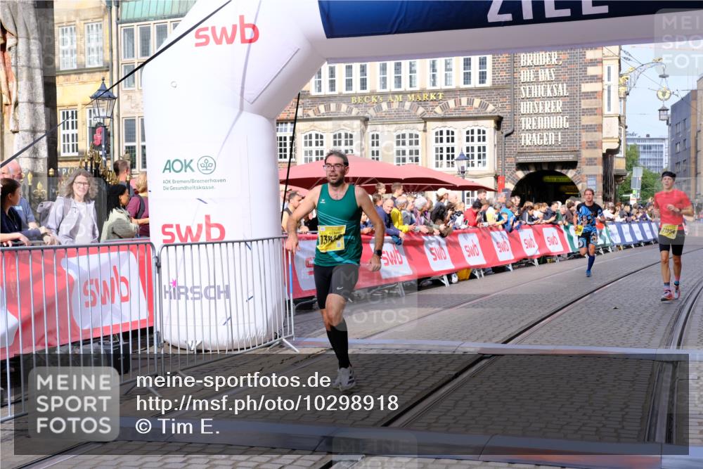 13.09.2026 - 21. swb-Marathon Bremen Tim E. http://msf.ph/oto/10298918 13.09.2026 10:37:41 Ziel 10502, 10961, 11619, 11854, 13608 meine-sportfotos.de
