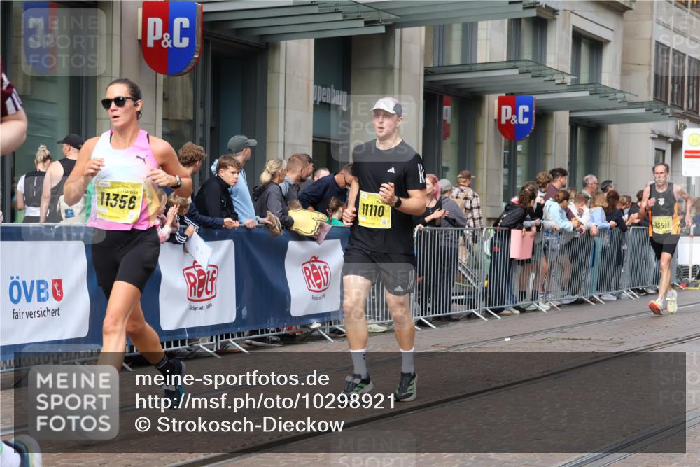 13.09.2026 - 21. swb-Marathon Bremen Strokosch-Dieckow http://msf.ph/oto/10298921 13.09.2026 10:46:25 Ziel 10445, 10504, 10590, 10897, 11110, 11155, 11661, 12035, 12364, 12375, 13511, 10228, 10447, 10992, 11287, 11356, 11706, 11925, 11926, 13609, 13640 meine-sportfotos.de